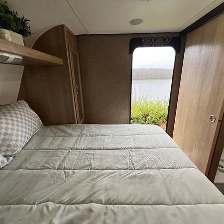 Surfside Glamping Camper Hotel Кламат Екстериор снимка