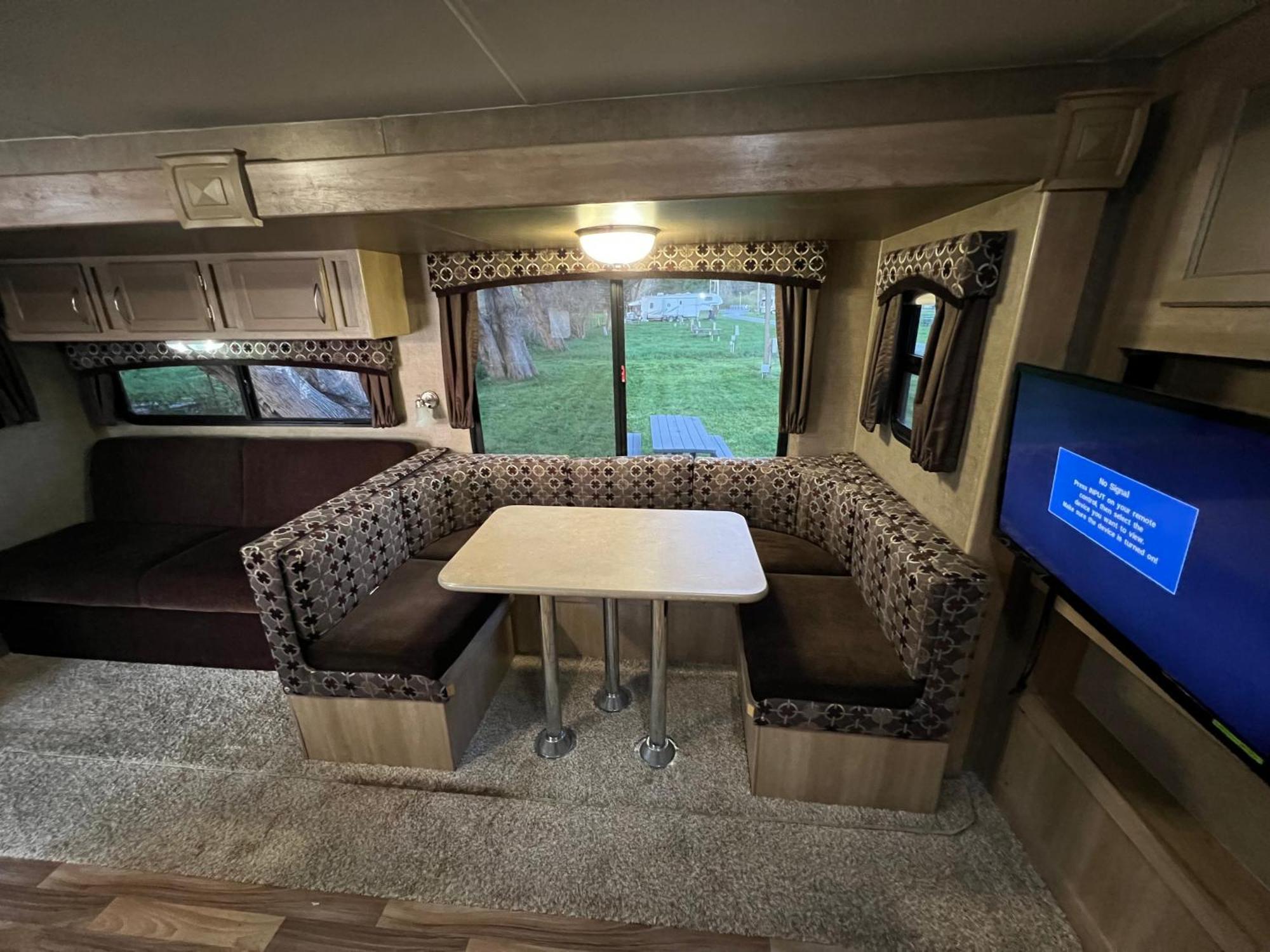 Surfside Glamping Camper Hotel Кламат Екстериор снимка