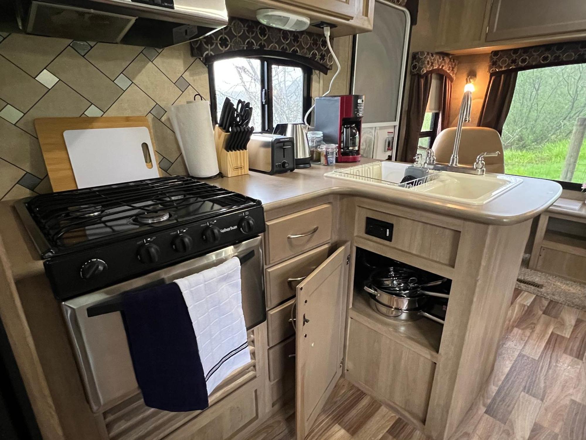 Surfside Glamping Camper Hotel Кламат Екстериор снимка