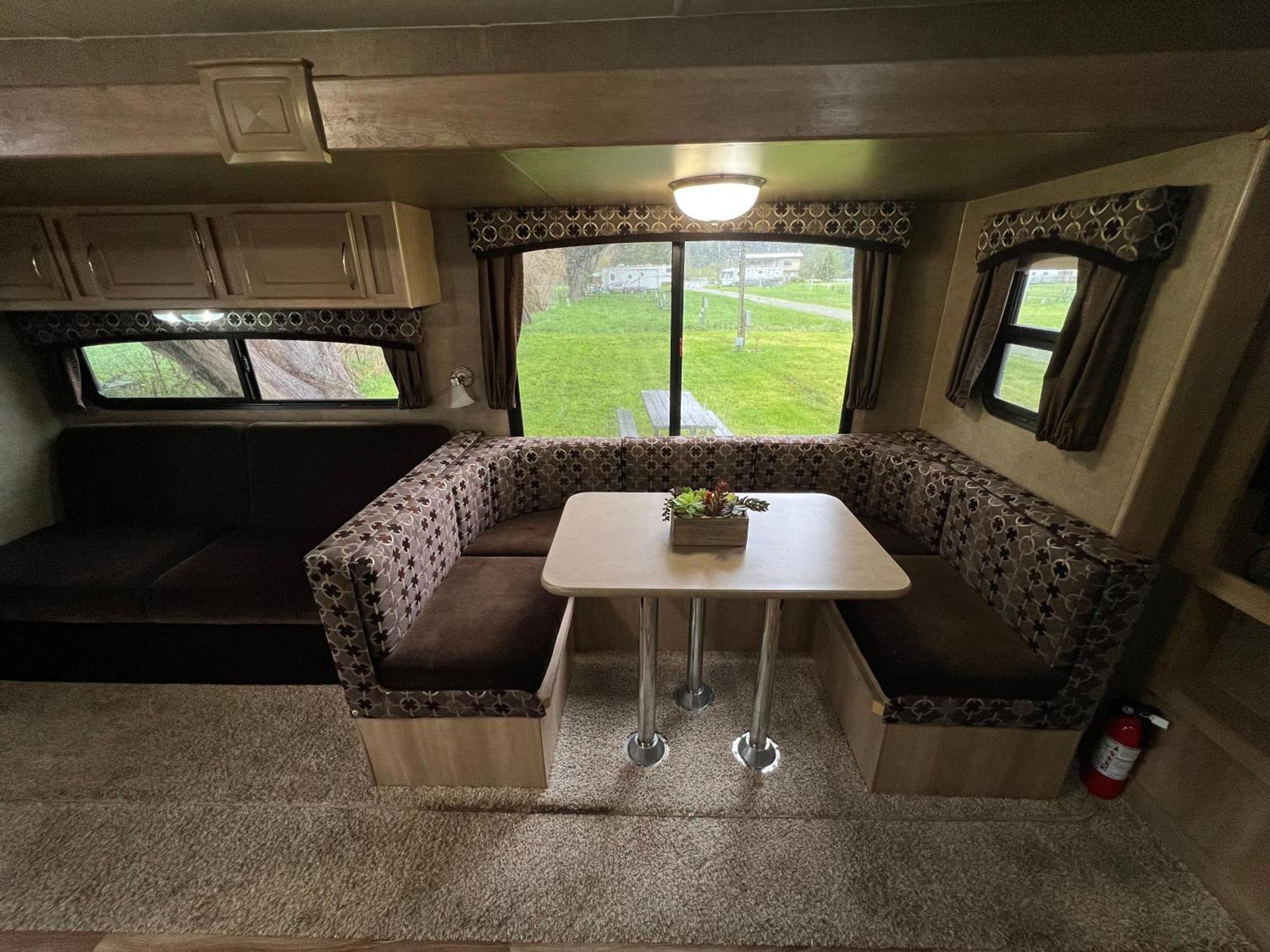 Surfside Glamping Camper Hotel Кламат Екстериор снимка